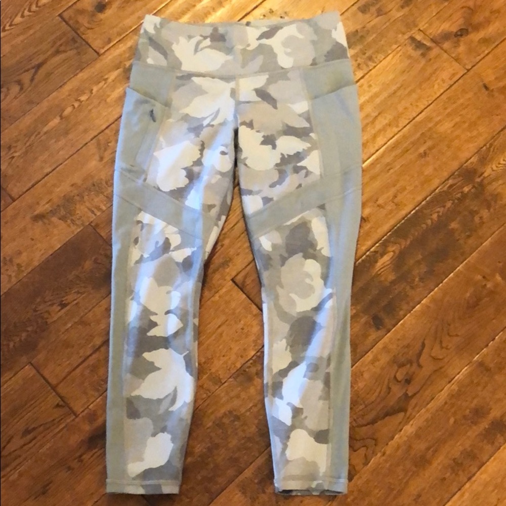 Athleta Medium All In Camo pant